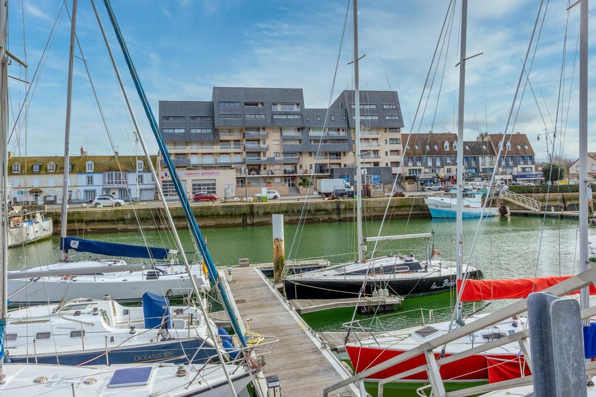 Un Balcon Sur Le Port - Place De Parking Apartment